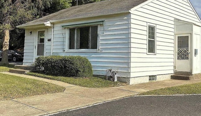 Lovely 2-bedroom cozy house in Erie perfect for your getaway