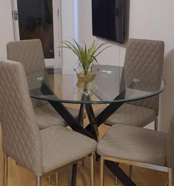 Lovely 2 bedroom Flat with Free Parking