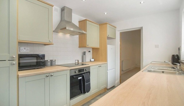 Lovely 2-Bedroom Home in Langley Park, Sleeps 4