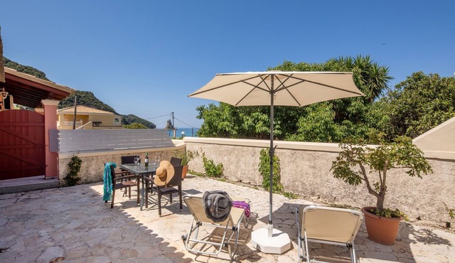 Lovely 2 bedroom cottage just a two minute walk from the beach