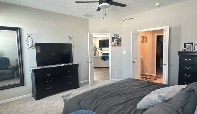 Lovely 2-bedroom house with AC in vibrant Indianapolis