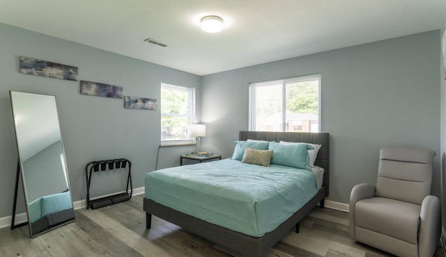 Lovely 2 bedroom home in a quiet safe neighborhood