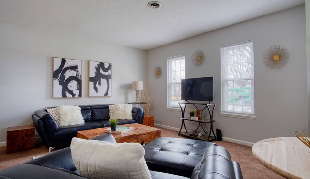 Lovely 2-Bedroom Home Located Close To It All
