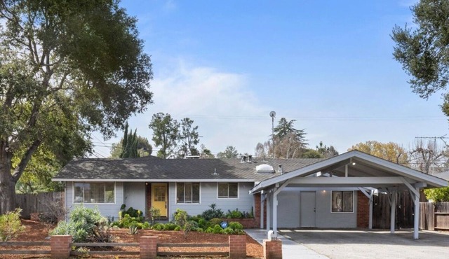 Lovely 2-bedroom house in fantastic Los Altos neighborhood