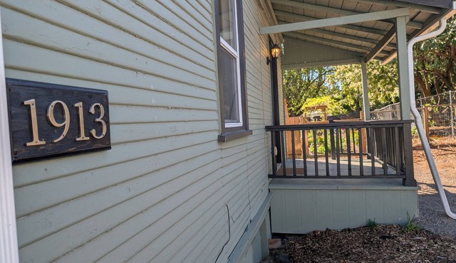 Lovely 2-bedroom house in quaint Tacoma perfect for your getaway