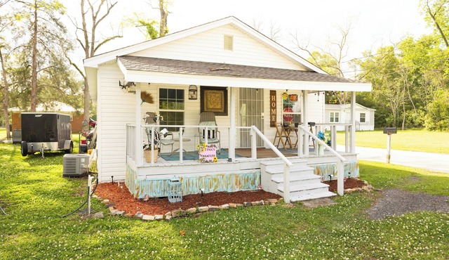 Lovely 2-bedroom house with AC in charming Chipley