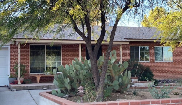 Lovely 2-bedroom house with AC in Tucson