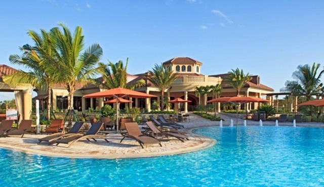 Lovely 2-Bedroom in Naples' highly desirable Treviso Bay community