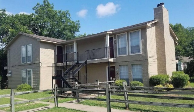 Lovely 2 bedroom in Midlothian, 3 minutes from downtown.