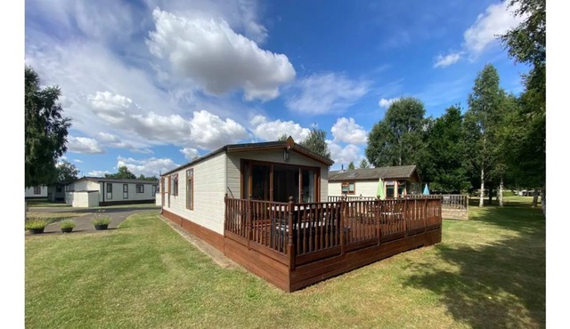 lovely 2 bedroom lodge on a 18 hole golf course