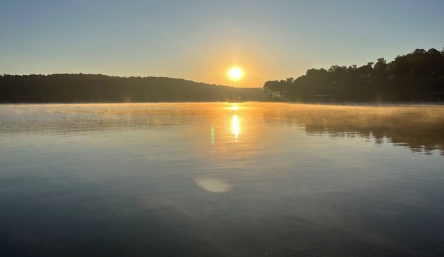 Lovely 2-bedroom + loft lakefront getaway with private dock on Grand Lake in Ok.