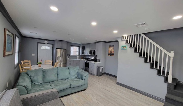 Lovely 2 Bedroom New Apartment with Free Parking