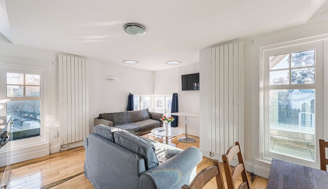 Lovely 2 bedroom on Battersea