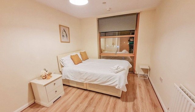 Lovely 2-bedroom Penthouse Apt Free Parking