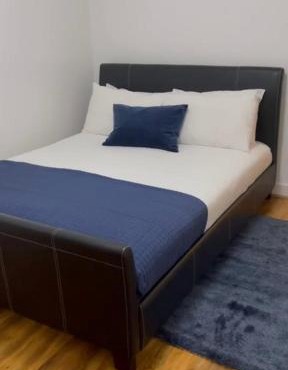 Lovely 2 bedroom river view apartment