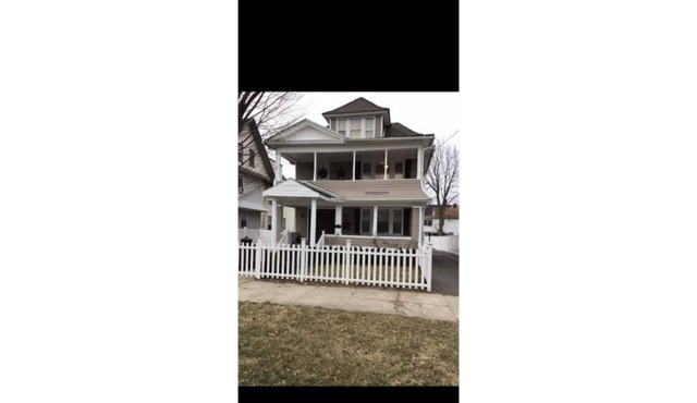 Lovely 2 bedroom rental with free parking