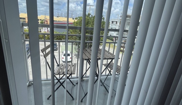 Lovely 2-bedroom rental unit w/pool/gym