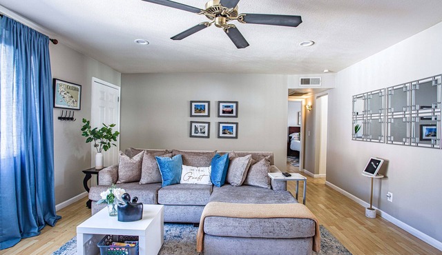 Lovely 2-Bedroom Rental Unit With Indoor Fireplace