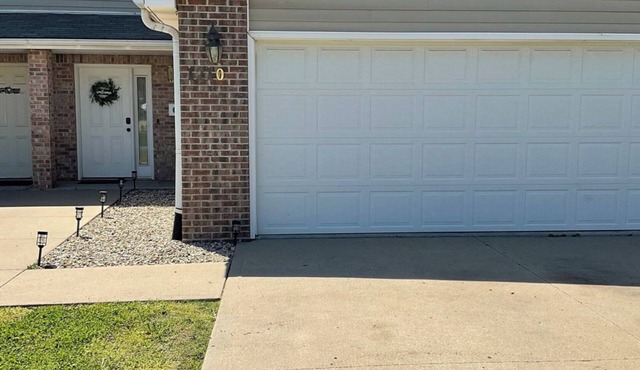 Lovely 2-bedroom townhome in Saint Joseph