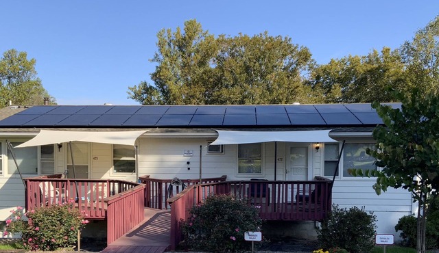 Lovely 2 bedroom unit with free parking in front