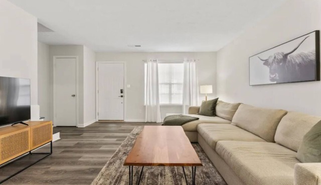 Lovely 2- Bedroom Condo located in the heart of BG