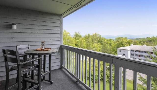 Lovely 2 bedroom condominium offers a spectacular view for a great price.