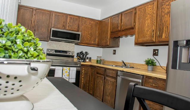 Lovely 2 bedroom! Close to All in a 4Plex