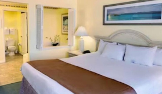 Lovely 2 bedroom condo on the beach