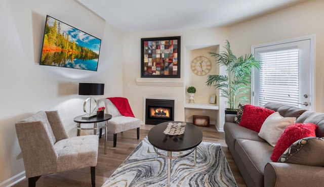 Lovely 2-Bedroom With Private Garage For Long Stays