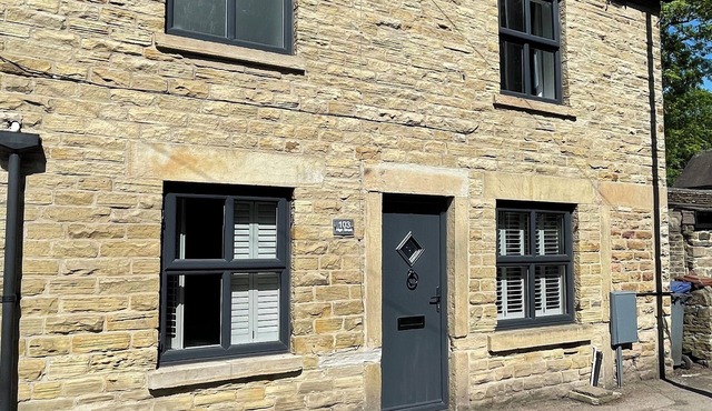 Lovely 2 bedroomed cottage situated in the sought after village of Silkstone.