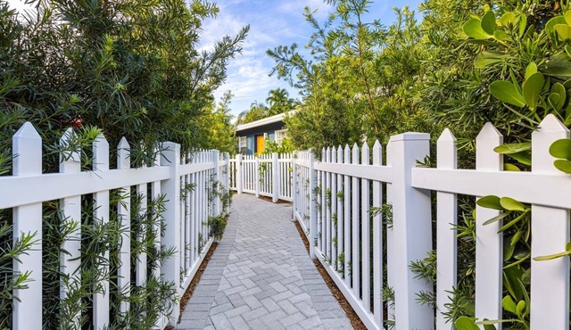 Lovely 2 BR Condo With Free Parking on Premises