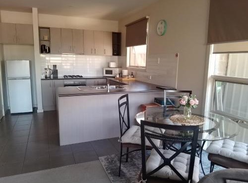 Lovely 2 BR Spa apartment, Opposite Shepp Lake