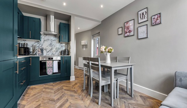 Lovely 2 BR with Grill