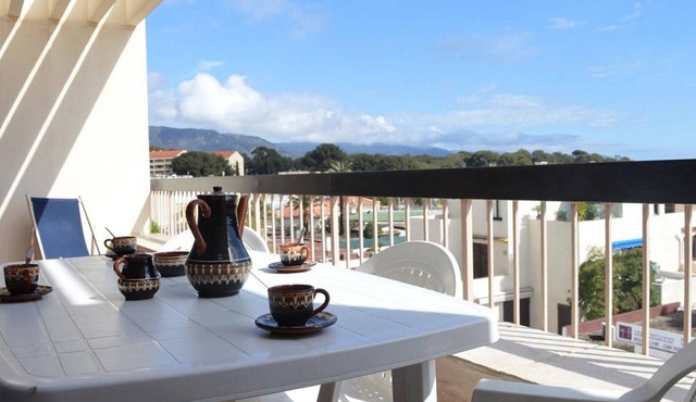Lovely 2-room apt for 4 in Bormes-les-Mimosas, beachfront