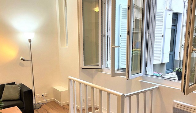 Lovely 2-room duplex on pretty, quiet courtyard