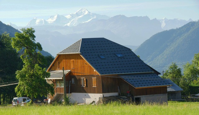 Lovely 23-person chalet, view of Mont-Blanc, hiking, biking, horseback riding