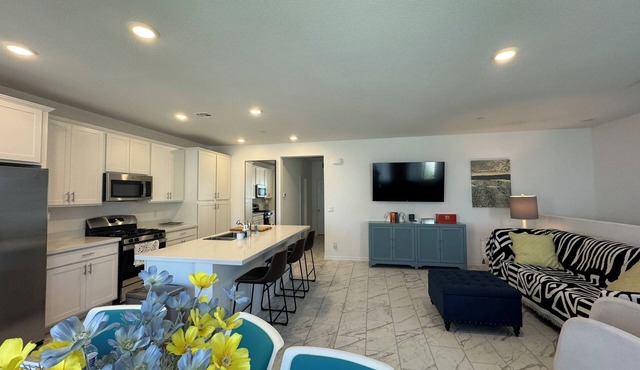 Lovely 2B2B Townhouse in SuperB Location in Henderson