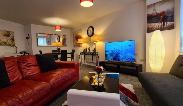 Lovely 2BD/1BA City Centre+ Wi-Fi+ Free Parking.