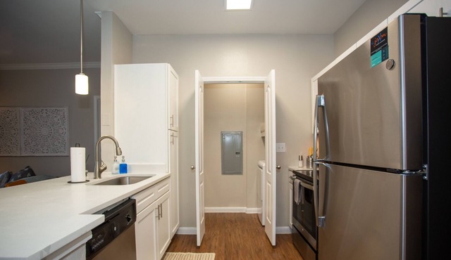 Lovely 2bed 2bath entire unit with pool