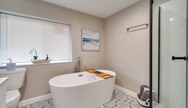 Lovely 2Bed2 BathFull Kitchen and Soak Tub