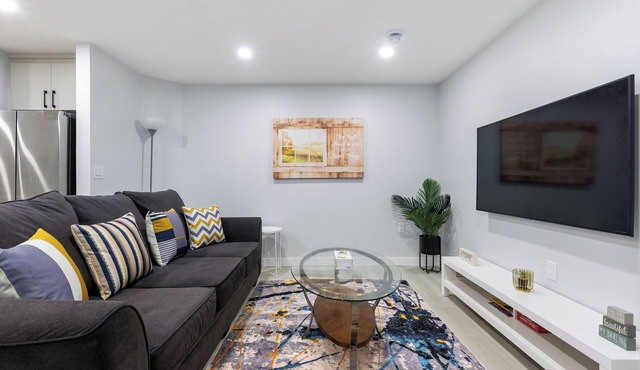 Lovely 2Bedroom/1Bath Private Suite + Free parking + Separate HVACnEntire Suite!