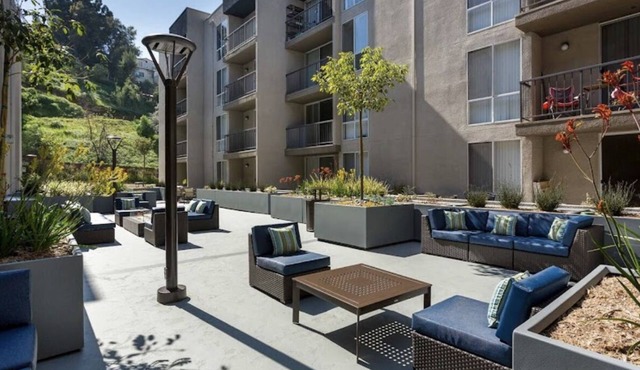 Lovely 2bedroom 2bathroom with two jacuzzi’s + pool available!