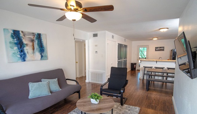Lovely 2BR/2BA Home Near Riverwalk