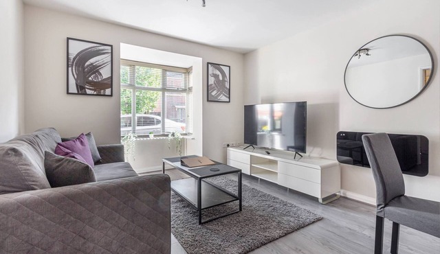 Lovely 2BR Apt in the Heart of Redditch