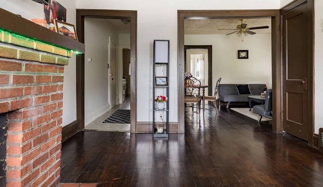 Lovely 2BR Apt,Fireplace, Close to DT,Free Parking
