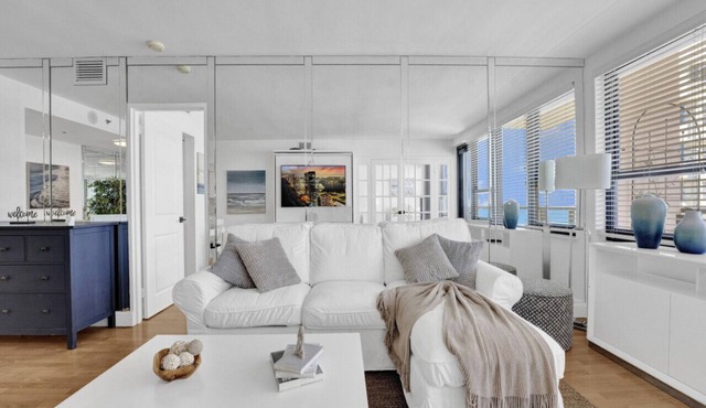 Lovely 2BR condo with Resort Access, Gym & Pool 1608