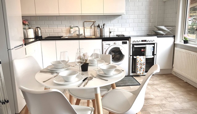 Lovely 2BR Cottage in Stansted