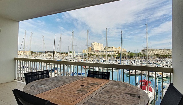 Lovely 2BR in Carnon with pool, parking, air con & WiFi