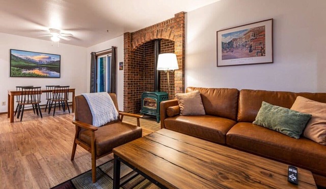 Lovely 2BR in Perfect Location ~ Steps to Old Town