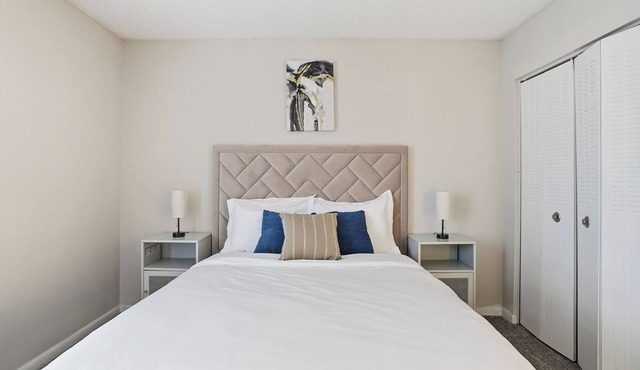 Lovely 2BR with warm, modern feel